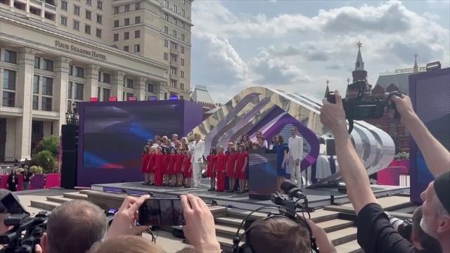 🇷🇺День России начали праздновать в центре Москвы🇷🇺