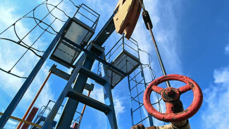 Путин продлил запрет на поставку нефти и нефтепродуктов по потолку цен