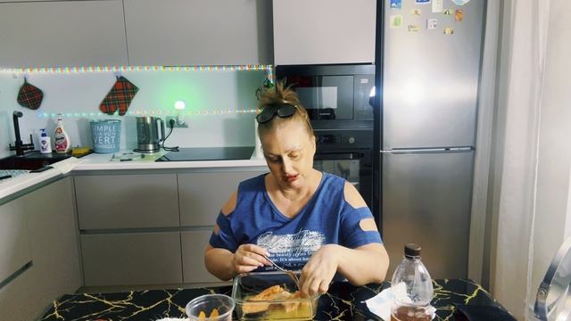 С ДНЁМ РОССИИ🇷🇺Форель в апельсинах🍣Последние сплетни с полей о «КучЕ»  и её верный паж «ЕБ"шка
