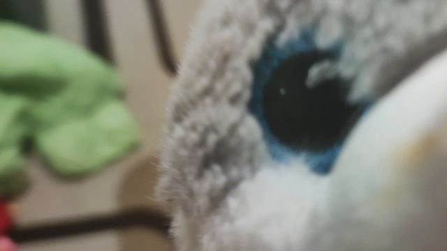 Супер кошки сражение с яблоком и сельдереем