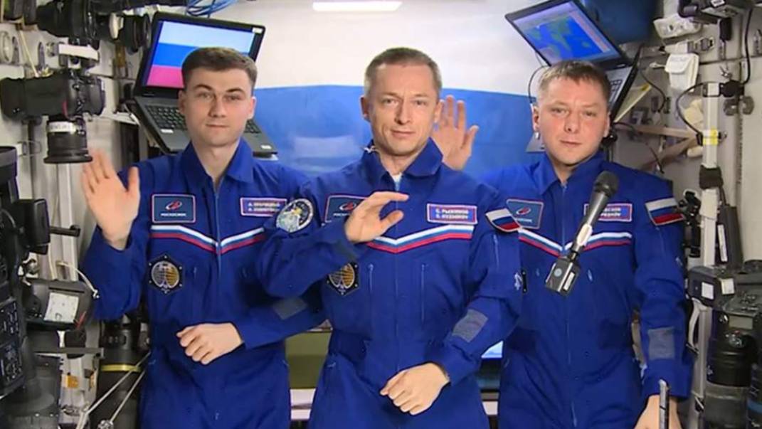 «Место силы»: космонавты поздравили россиян с Днем России
