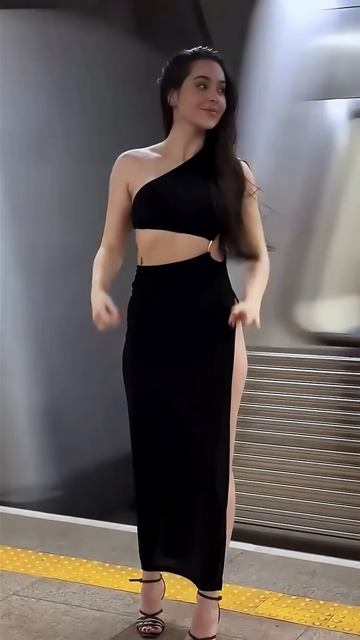 2KgPg8sd8jA - Trendy black thigh dress weekend outfit： Street style idea #fashion #style #outfit #sh