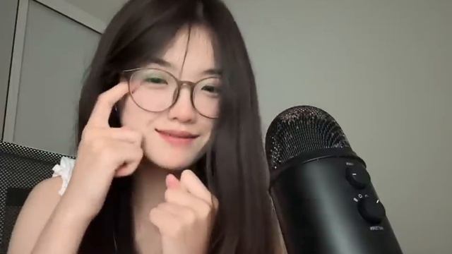 food ASMR. Близкий шёпот, движения рук, звуки рта, запись со стрима.