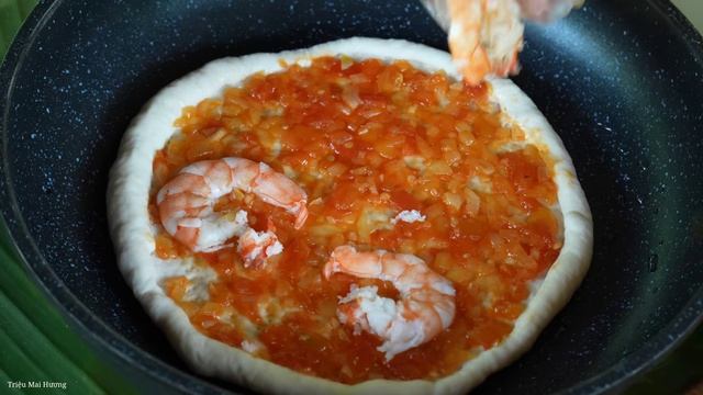 Huong Makes Pizza with Sausage, Squid, and Cheese Using an Ancient Recipe | Trieu Mai Huong.