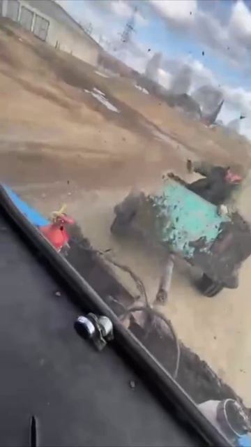 Бешеный трактор погоня/ The mad tractor #atxtop #farming