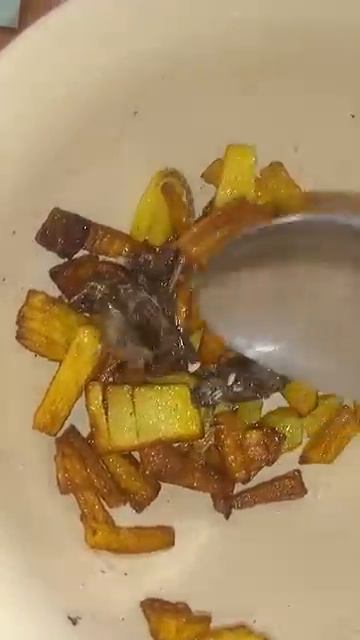 Жареная картошка с мясом мыши