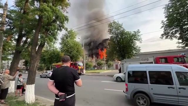 Здание, где концентрация подонков и уродов 100% - ТЦК Харькова. Ударила шаровая молния. Подонки в шо