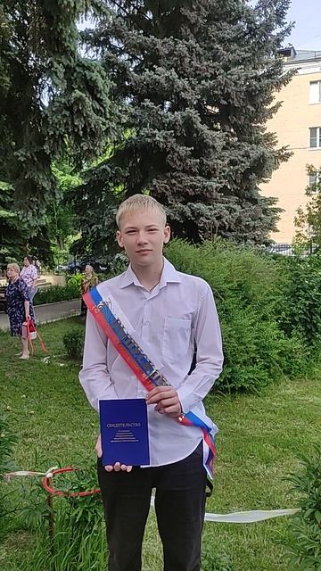1000179332.Во дворе ДШИ.Выпускной 4 июня 25.г
