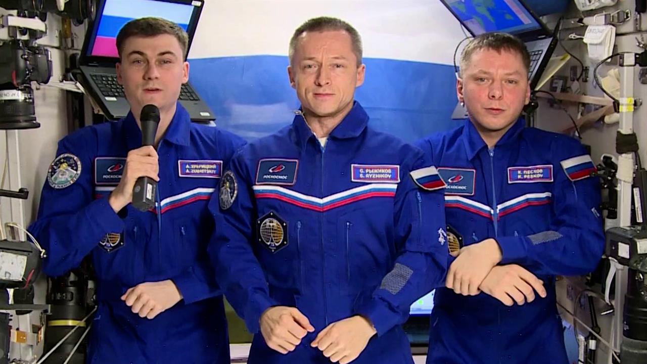 Экипаж МКС поздравил соотечественников с Днем России: видео