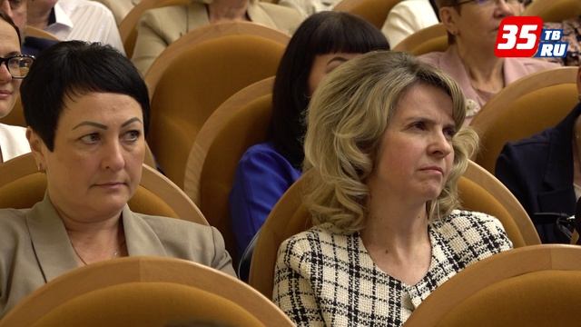 Медицинских работников наградили в Вологде в преддверии профессионального праздника