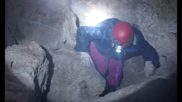 2011 июнь уборка мусора в пещере братьев Греве. волонтеры.