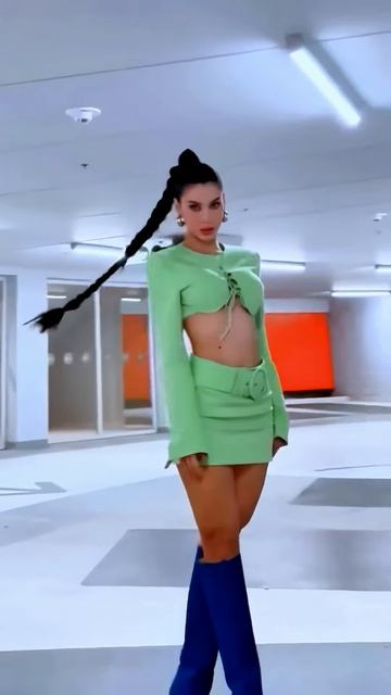8WbryRPYrtM - These Outfits look gorgeous on this girl #shorts
