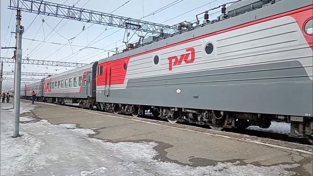 14) Отправление ЭП1-265 с пассажирским поездом 380У "Оренбург - Новый Уренгой" со станции Орск.
