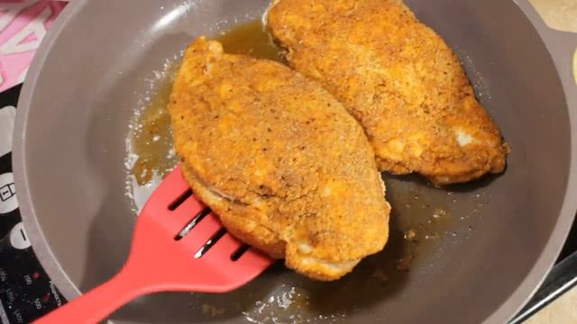 Невероятно вкусно в томатном соусе. Куриная грудка сочно и вкусно.