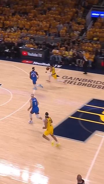 Tyrese Haliburton getting crafty on the break