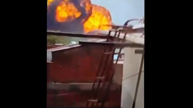 ‼️🇮🇳💥 В Индии рухнул пассажирский самолет, на борту были 242 человека

▪️Предварительно, Boeing 7
