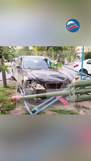 Необычное ДТП в Москве: авто с дипномерами Сьерра-Леоне врезалась в пушку
