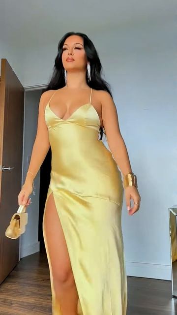 Ch4TBtgyf3M - This girl looks stunning in this dress #shorts