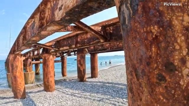 Сочи Лазаревское Центральный пляж сегодня 12 июня 2025. Обстановка на курорте, море, пляж и погода