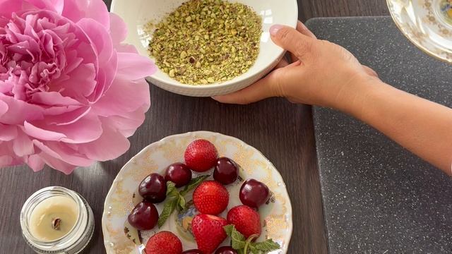 Легкий пудинг с ягодами и орехами 🍮🍓🫐🍒
