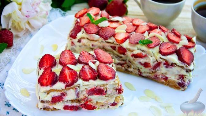 Быстро, без выпекания. КЛУБНИЧНЫЙ ТОРТ ИЗ ПЕЧЕНЬЯ