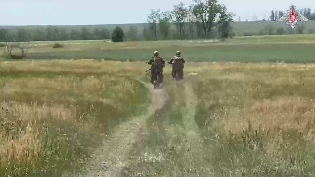 мотоциклетный рейд на позиции врага