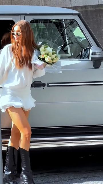 9fuEwfASYN4 - These Outfits look beautiful on this girl #shorts #style #fashion