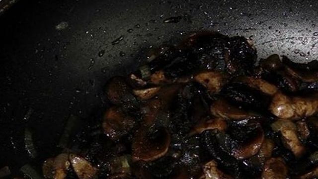 Гречка с грибами и сметаной