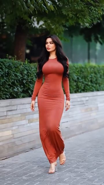 BHMB0NTifgY - Gorgeous model in a glamorous long tight dress #fashion  #style #outfit #shorts