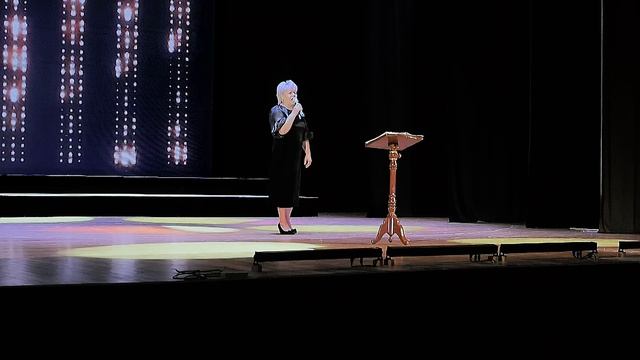 "Когда простым и нежным взором." поёт Турчина Наталья.