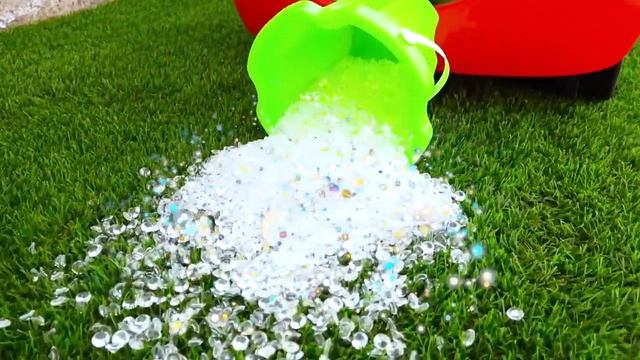 Мистер Макс • Mister Max - Макс и Кэти играют с надувными игрушками