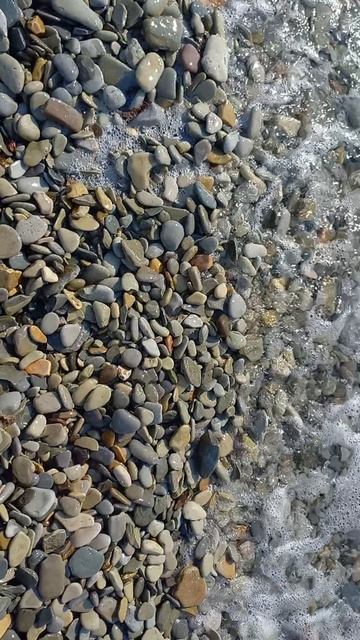 Черное море. Плеск волн и шум прибоя.