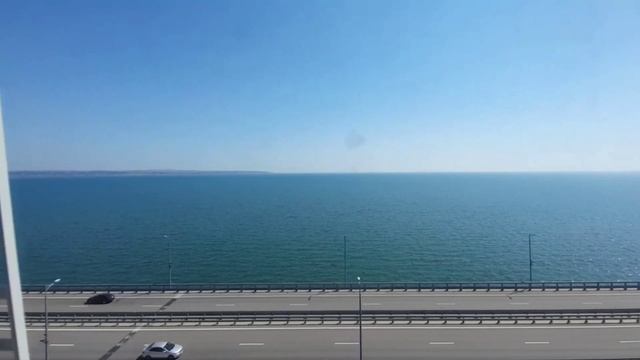 Крымский мост. Вид из окна поезда.