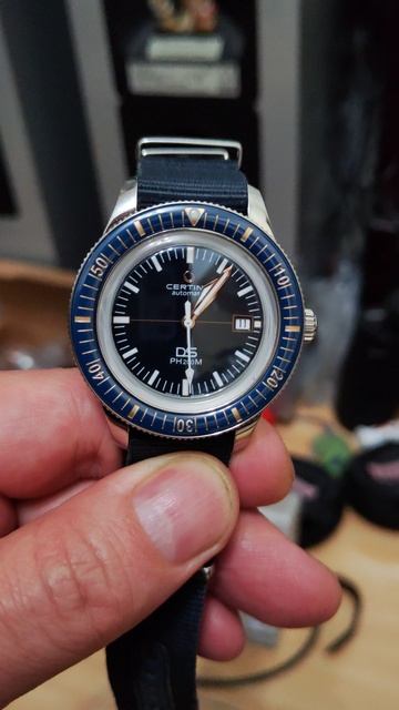 часы Certina C036.407.18.040.00
 В продаже за 59990руб. Обмен . Заднее стекло сапфировое! Механизм c