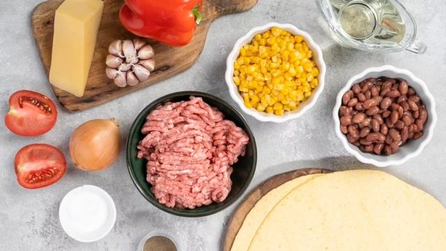 Кесадилья с говяжьим фаршем и кукурузой