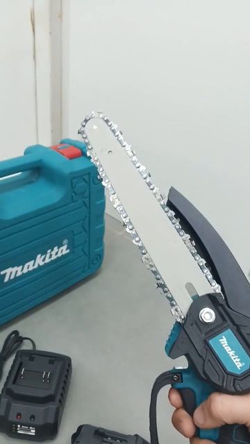 Мощная аккумуляторная цепная пила Makita