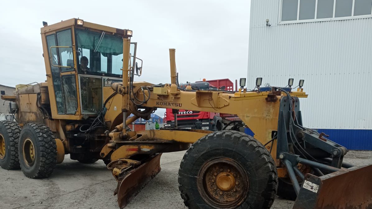 Komatsu GD705A