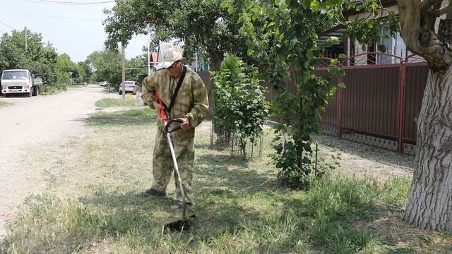 Покос травы в г. Приморско-Ахтарск