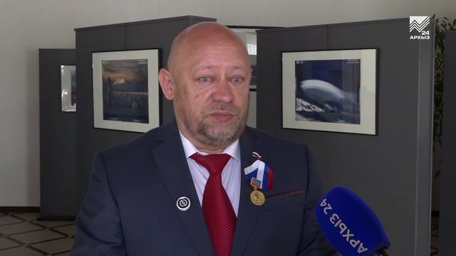 Глава КЧР Рашид Темрезов вручил в День России госнаграды лучшим труженикам региона