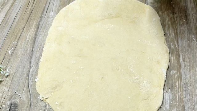 Выпечка: сдобный рулет с творожной начинкой, наполняет дом уютным ароматом