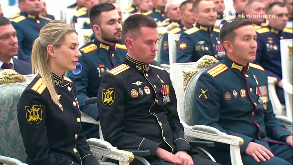 Владимир Путин проводит в Кремле встречу с участниками программы «Время героев»