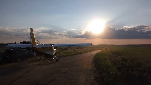СП-37П взлет с дороги. Авиация. Авиахим. Обработка полей