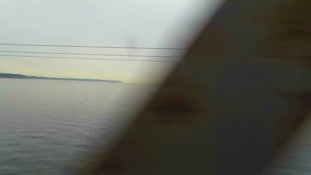 Вид из окна поезда - Река Волга.