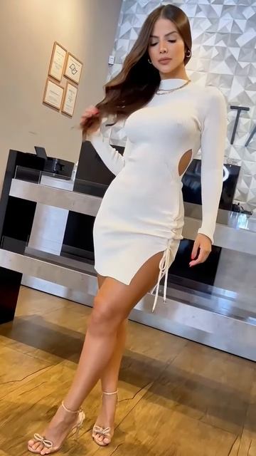 CEoRhn1jrUM - This girl looks Beautiful in this dress #shorts