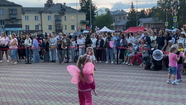 День России, кавер группа «Радио Мальта».
За четыре моря