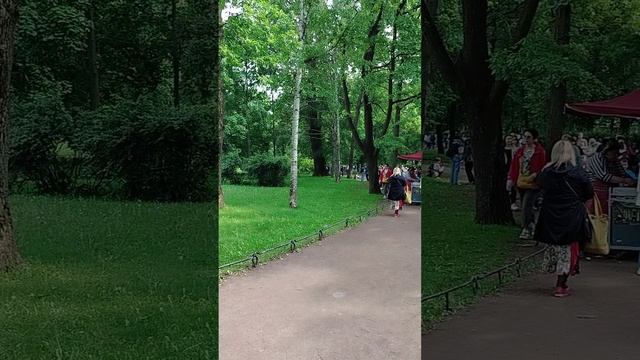Прогулка в Александровском саду Петербурга