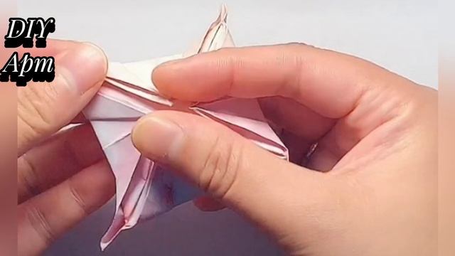 Цвет из бумаги оригами своими руками. DIY
Арт