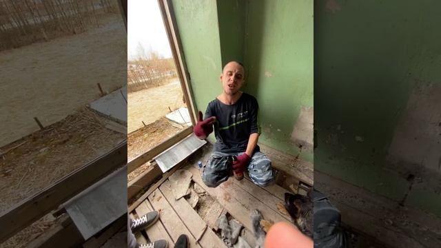 Димон Лука читает рэп на районе