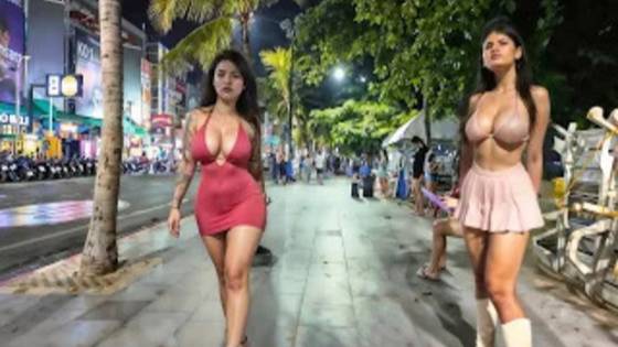Поттайя Beach Road Pattaya.  Thailand. June 2025.