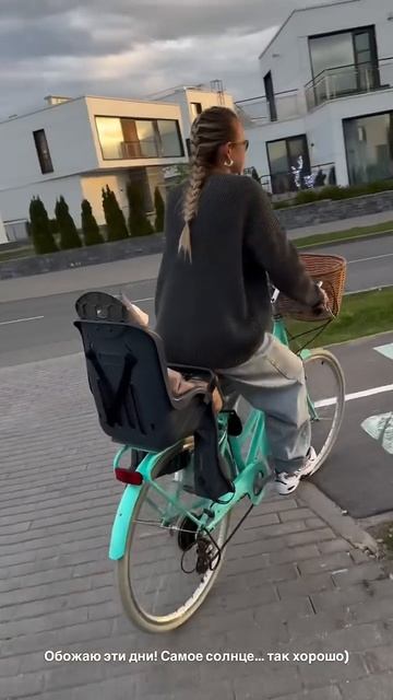 Аня, Дима, Тим, Тео на прогулке